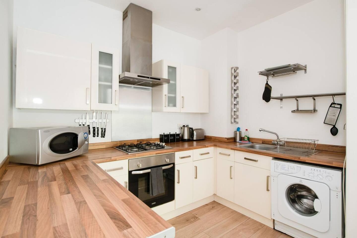 פורטסמות' Family Friendly Flat Just Minutes From The Beach! מראה חיצוני תמונה